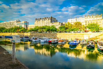 Fototapeta na wymiar Canal Saint-Martin, Paris