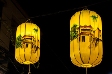 Obraz premium Paper lanterns painted with the Japanese bridge of Hoi An, Vietnam