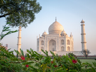 Fototapeta na wymiar Sunrise in Taj Mahal