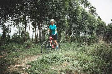 Naklejka premium Riding bike in spring forest