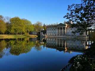 Fototapeta premium reflection of a palace in the water