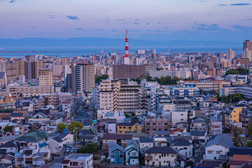 夕暮れ時の街並み