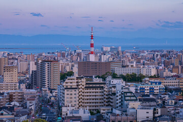 夕暮れ時の街並み