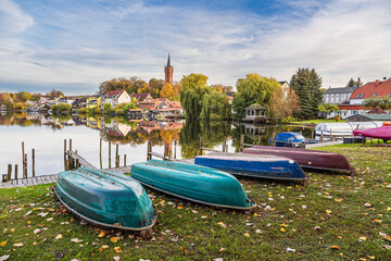 Blick über den Haussee auf die Stadt Feldberg - 600113025