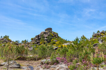 Fototapeta na wymiar Junceda und der Mata da Albergaria, Nationalpark Peneda-Gerês, Braga, Portugal, Europe
