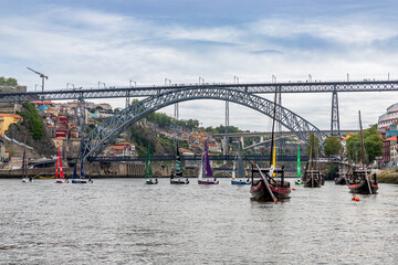 Fototapeta premium Vue depuis un Rabelos à Porto