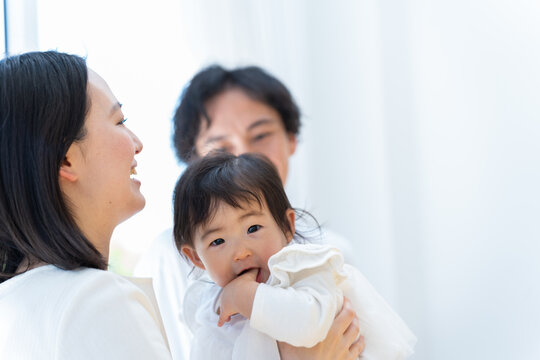 ミニシリコンベビー　指しゃぶりの女の子　黒髪 ミニシリコンベビー 指しゃぶりの女の子 黒髪 黒髪 ドール 人形 女の子