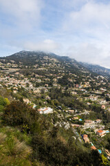 Villas du village de La Turbie, à flanc de montagne, sur les hauteurs de Monaco