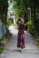沖縄フクギ並木を散策するカメラ女子11