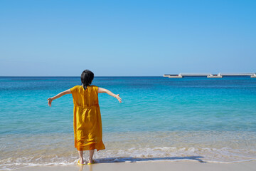 沖縄の海を満喫する沖縄移住者８