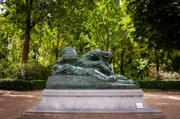 Fototapeta premium statue of two people