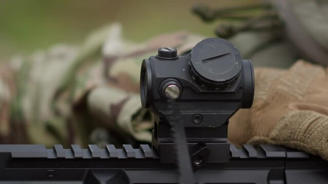 setting the collimator sight in the weapon in slow motion