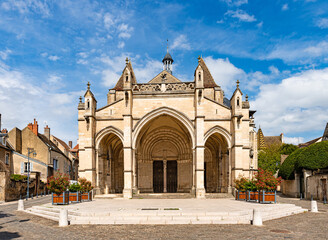 Fototapeta na wymiar Basilica Notre Dame (basilica Our Lady) in Beaune - France