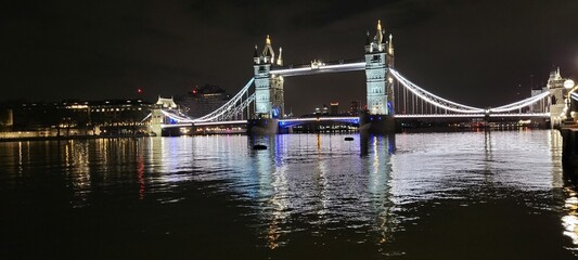 Obraz na płótnie Canvas Tower Bridge at night