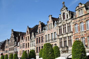 Fototapeta na wymiar Maisons flamandes à pignons à Louvain. Belgique