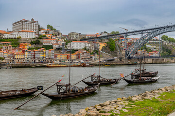 Vue depuis les quais de Santa Marinha à Porto