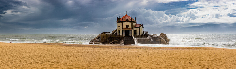 Panorama de La chapelle de Senhor da Pedra à Gaia près de Porto