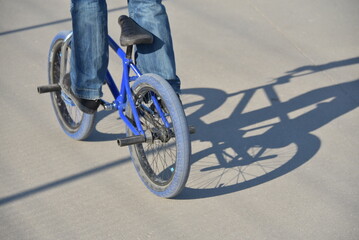 rower wyczynowy, cień roweru