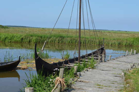 Wikingerboot am Steg