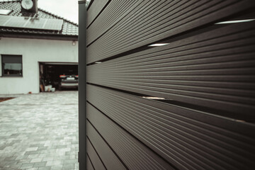 Obraz premium Privacy ends where the gate is open