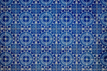 Azulejos sur un immeuble à Aveiro au Portugal