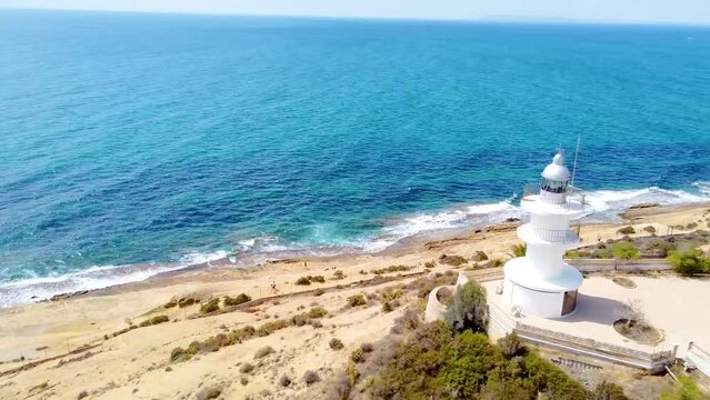 Toma circular a&eacute;rea del Cabo de las Huertas en Alicante junto al mar Mediterr&aacute;neo