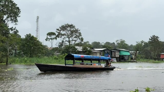 Auf dem Amazonas Fluss