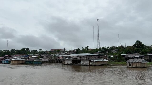 Auf dem Amazonas Fluss