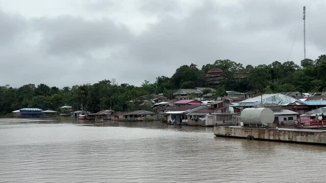 Auf dem Amazonas Fluss