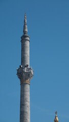 Obraz premium Classic ottoman style mosque minaret view with a clear blue sky. Minaret of a mosque from muslim islamic culture, minarets on blue sky , historic traditional minaret