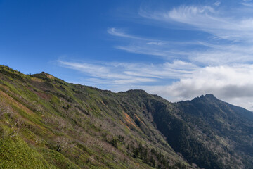 Fototapeta na wymiar 武尊山から前武尊に伸びる稜線