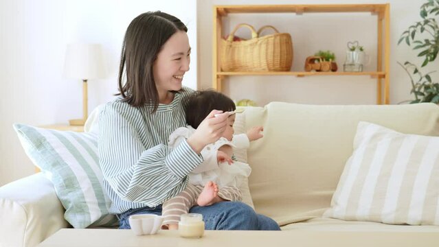離乳食を嫌がる赤ちゃん