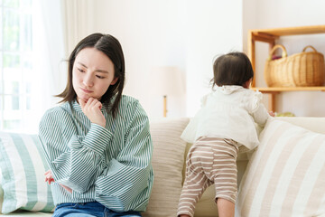 育児で悩むお母さん