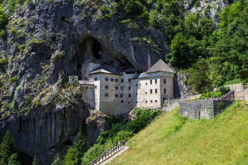 Fototapeta na wymiar Beautiful castle of Predjama in Slovenia