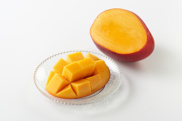 マンゴー（アーウィン種）白背景で