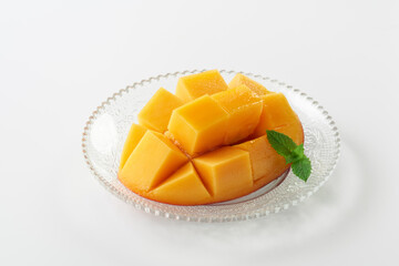 マンゴー（アーウィン種）白背景で