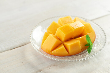 マンゴー（アーウィン種）板目背景で