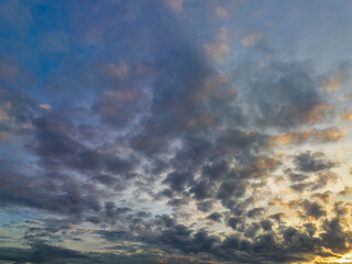 Obraz premium Sunrise skyscape with clouds