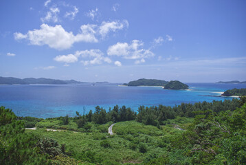 沖縄慶良間諸島座間味島の海。自然たっぷり。青い海と青い空。The sea of ​​Zamami Island, Kerama Islands, Okinawa. Full of nature. Blue sea and blue sky.