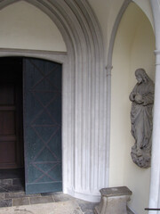 Portal mit Steinfigur, Kirche Kornelimünster