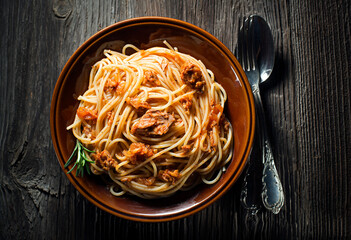 Fresh spaghetti wit tuna sauce overhead shoot - obrazy, fototapety, plakaty