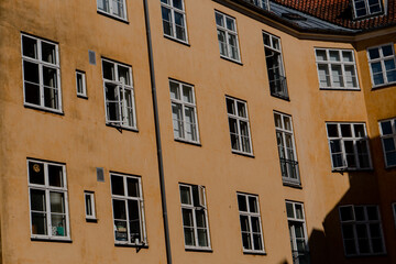 Fototapeta na wymiar Residential building. Yard of a residential building. Denmark. Copenhagen.