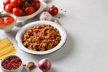 minced meat and tomato bolognese sauce