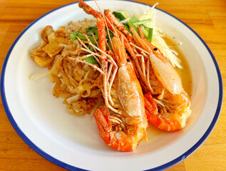 shrimp fried with Thai noodle 