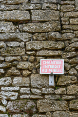 chantier travaux danger interdit securité brique mur architecture pierre