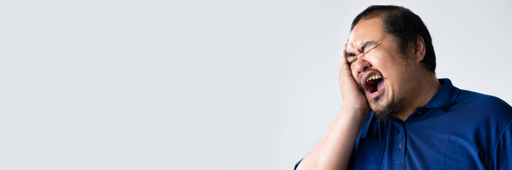 Obraz premium Middle aged old asian man suffering from toothache, tooth decay, tooth sensitivity, teeth grinding problem, oral health care concept