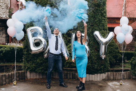 Future parents will know whether a boy or a girl will be born. Gender reveal perty.