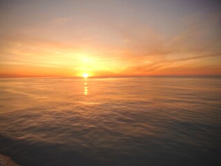Fototapeta na wymiar Sunset over ocean in the early morning 