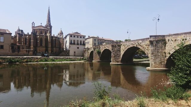 View of Saint-Martin church and Pont-neuf of Limoux from the opposite shore of Aude river.
