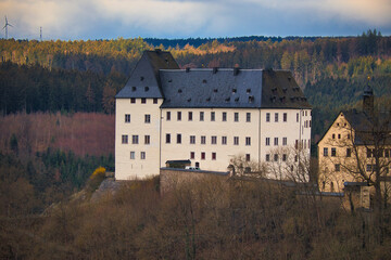 Blick auf Schloss Burgk am Stausee Burgkhammer, Saale Stausee, Burgk, Thüringen, Deutschland	